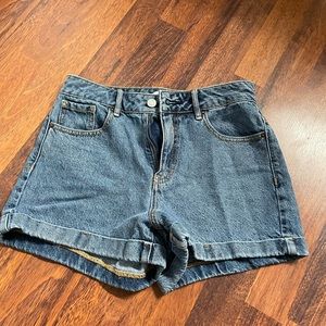 Medium wash blue mom style jean shorts from Pacsun, size 25